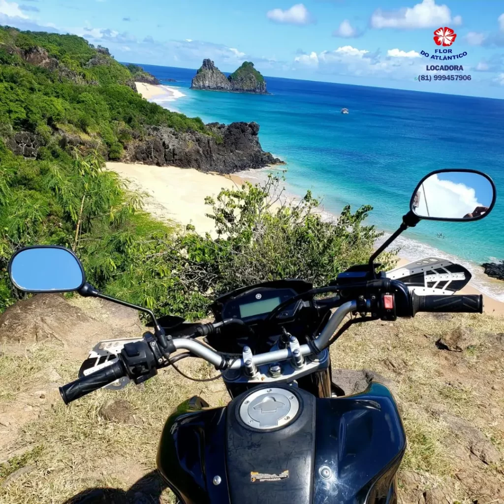 Yamaha Lander 250 cc com vista da praia